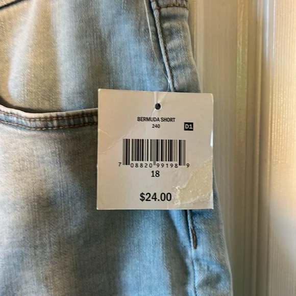 NWT Falls Creek women’s Bermuda shorts size 18 - Picture 4 of 7